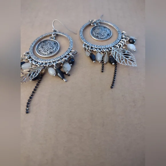 Beautiful Beaded earrings - Picture 2 of 3
